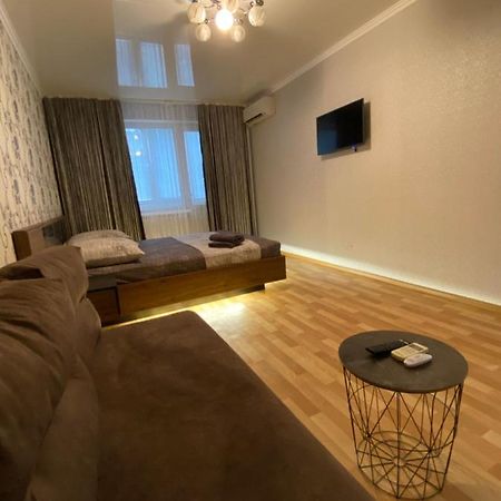 2 Комнатная Квартира, До 6 Спальных Мест Appartement Kryvy Rih Buitenkant foto