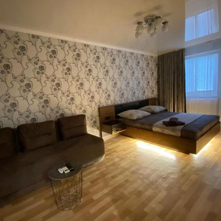 2 Комнатная Квартира, До 6 Спальных Мест Appartement Kryvy Rih Buitenkant foto